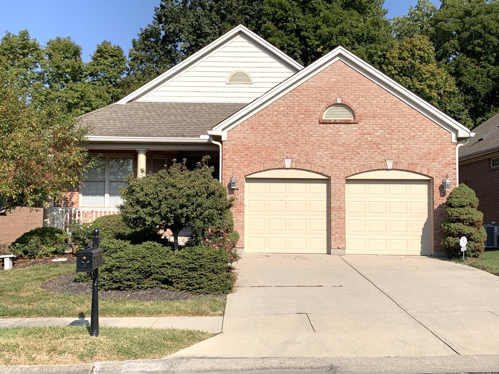 Property Photo: 1325 Castlebridge Court OH 45233