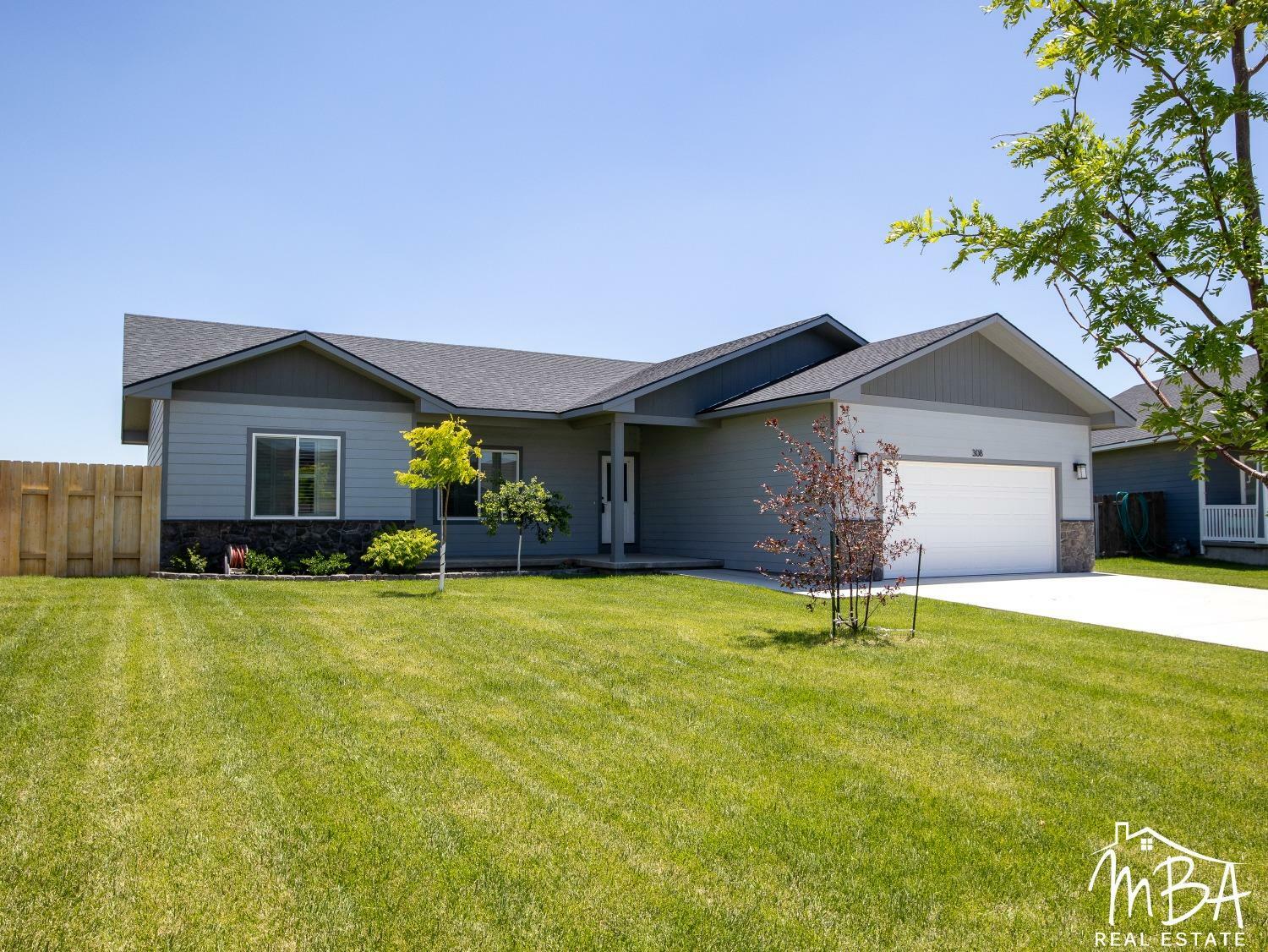 Property Photo:  308 Park View Drive  KS 67846 