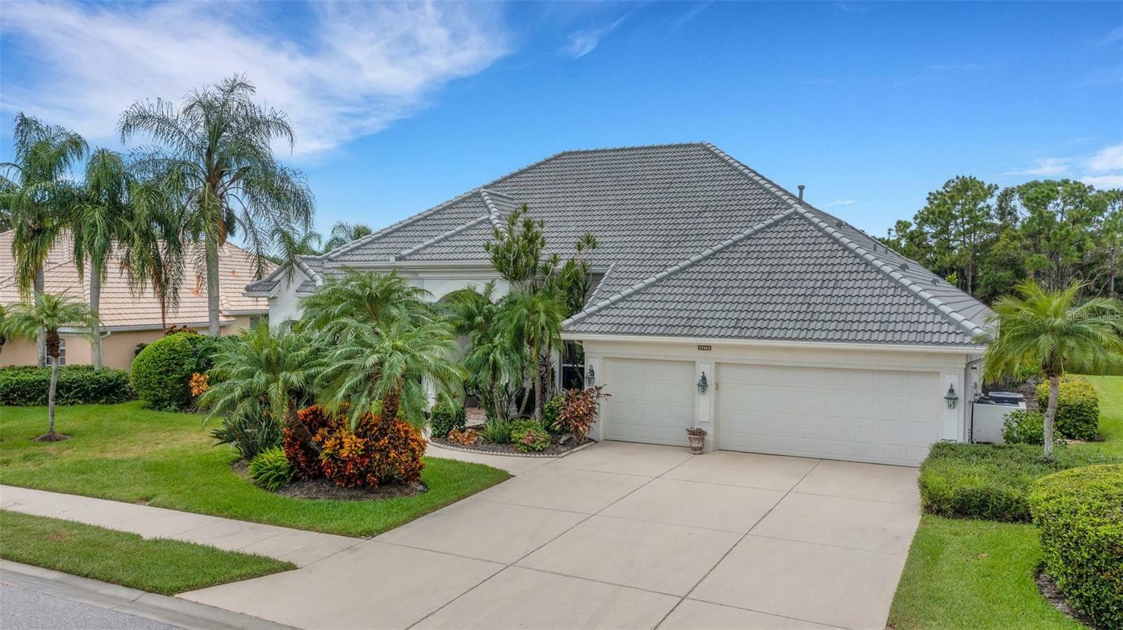 Property Photo:  8272 Deerbrook Circle  FL 34238 