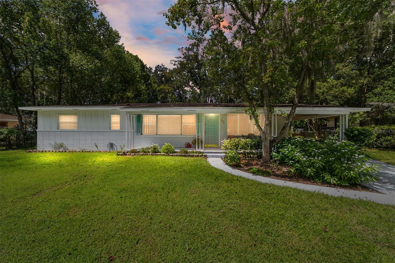 Property Photo:  626 SE 31st Avenue  FL 34471 