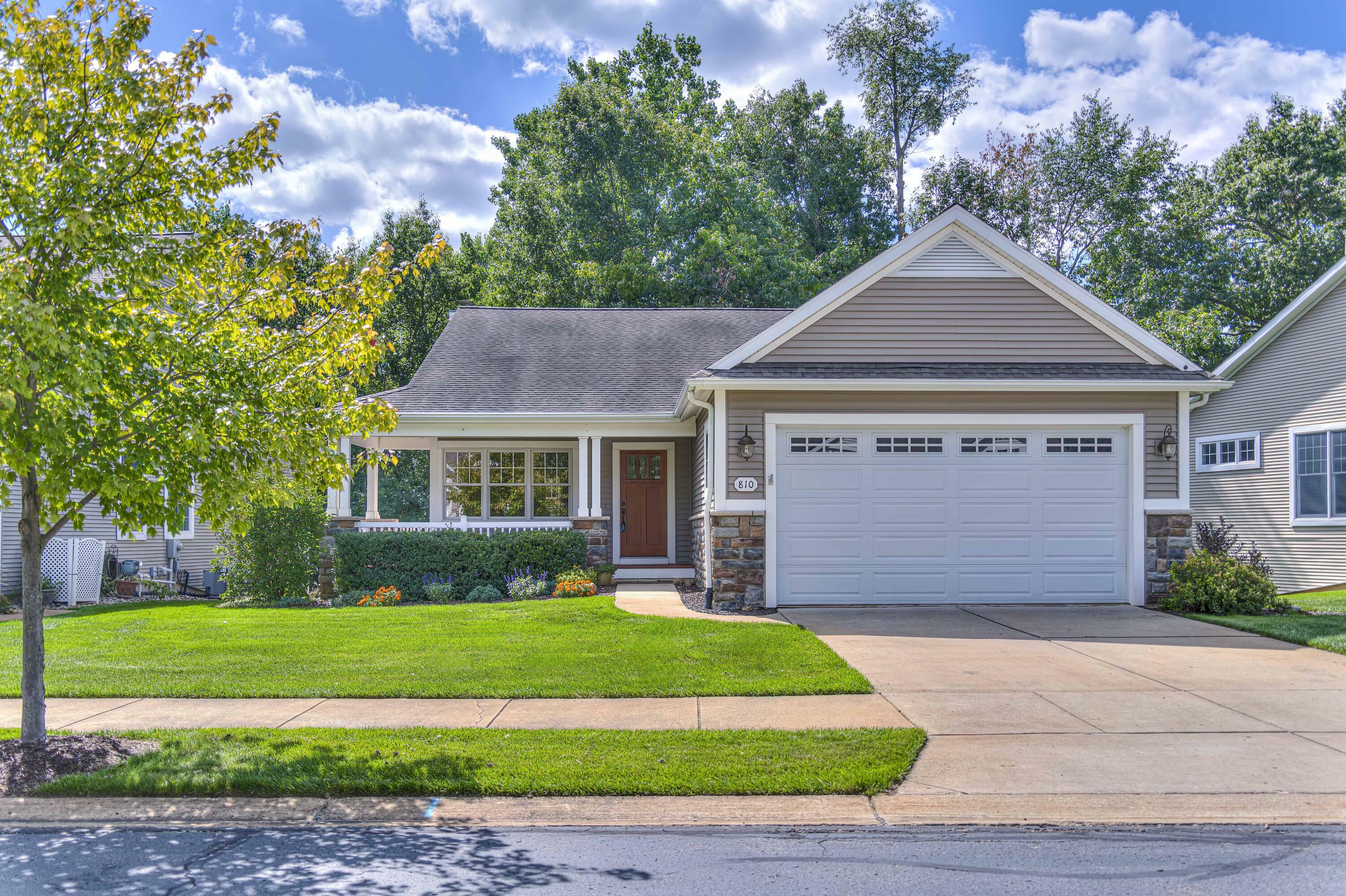 Property Photo:  810 E Barrington Circle  MI 49203 