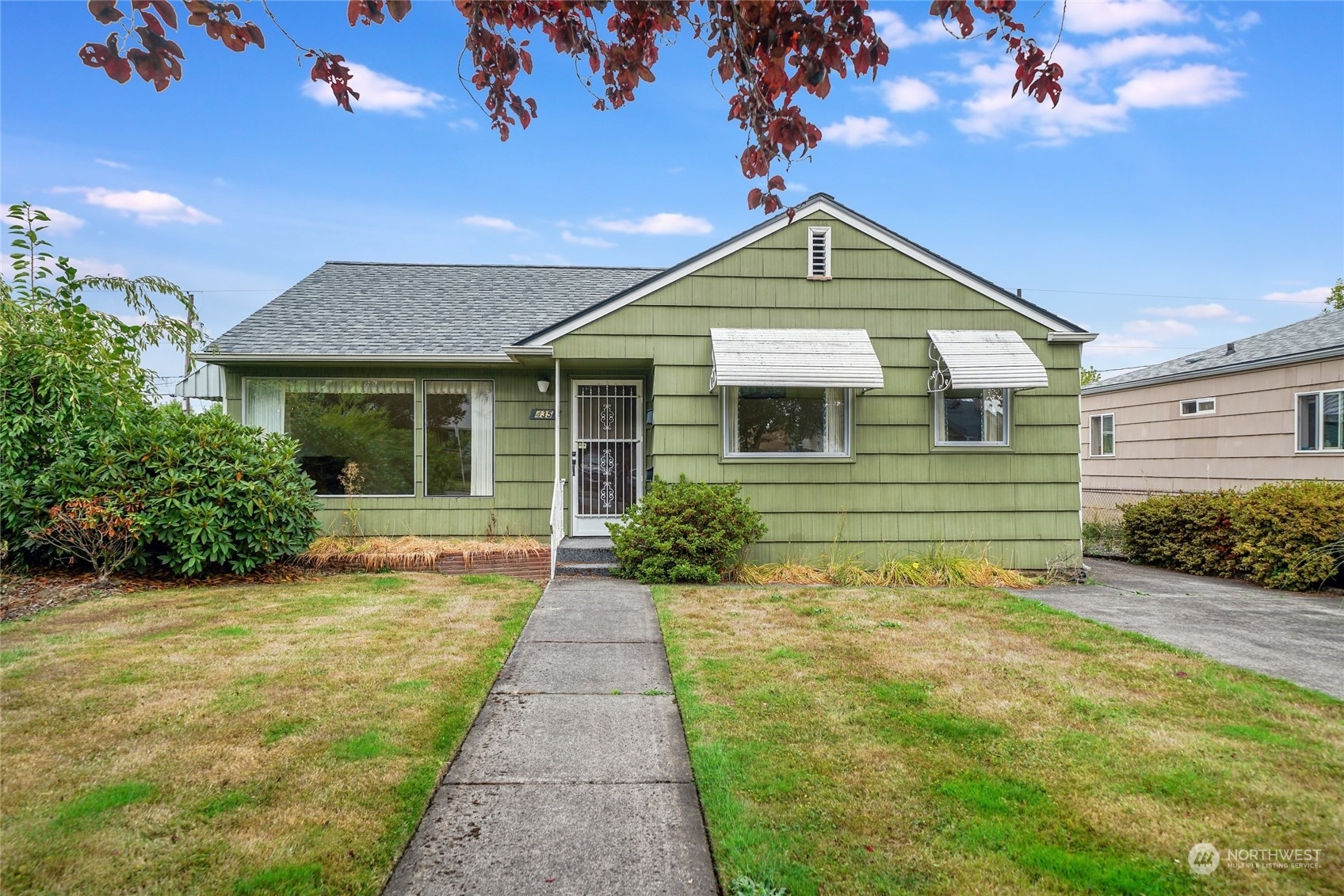 Property Photo:  435 20th Avenue  WA 98632 