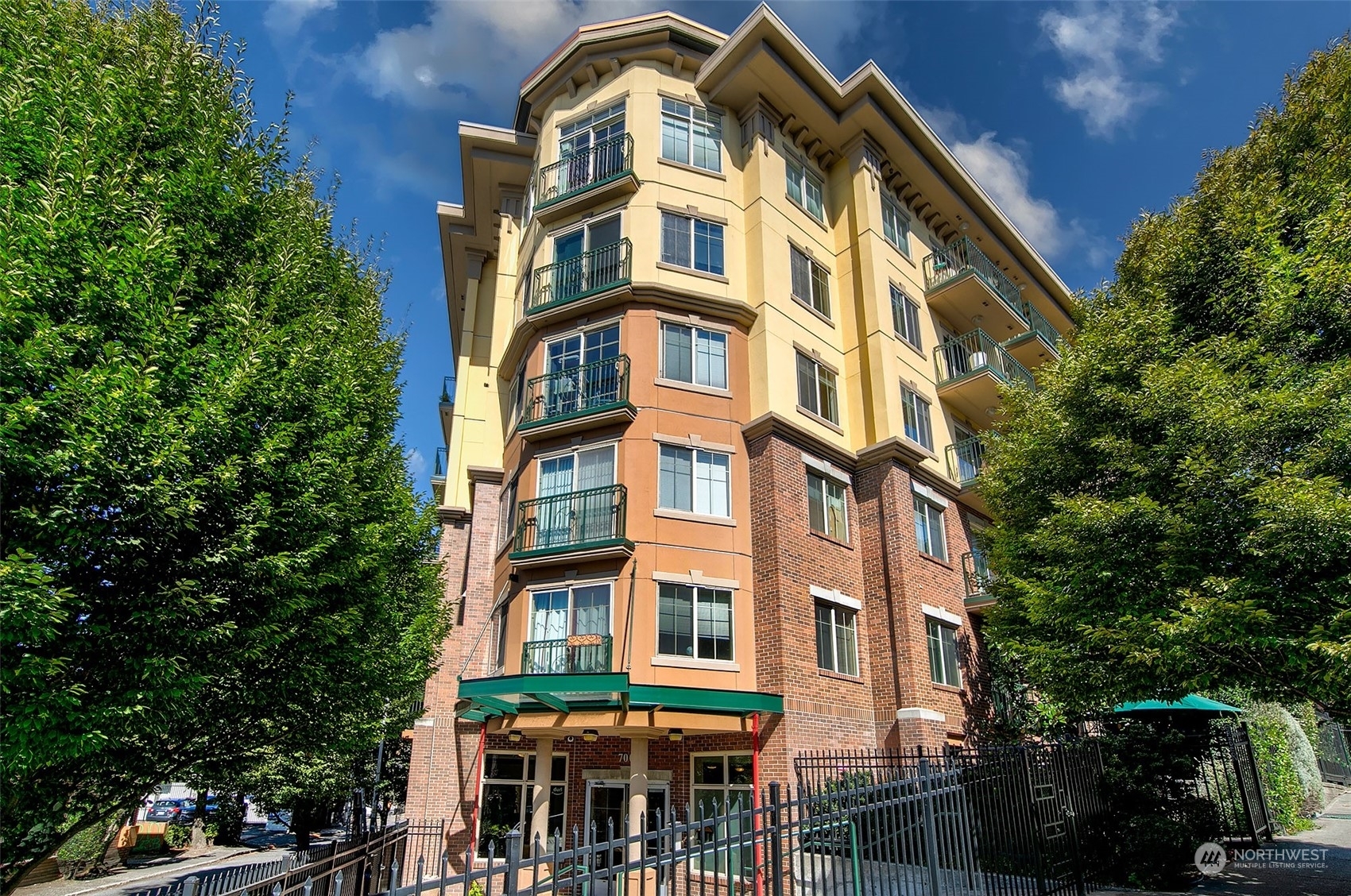 Property Photo: 700 E Denny Way 207 WA 98122