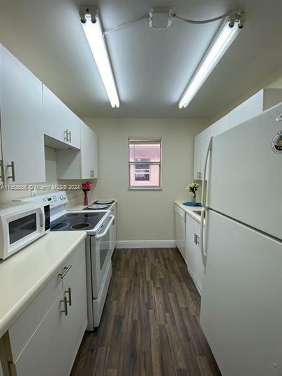 Property Photo:  450 SW 2nd Ave 2040  FL 33432 