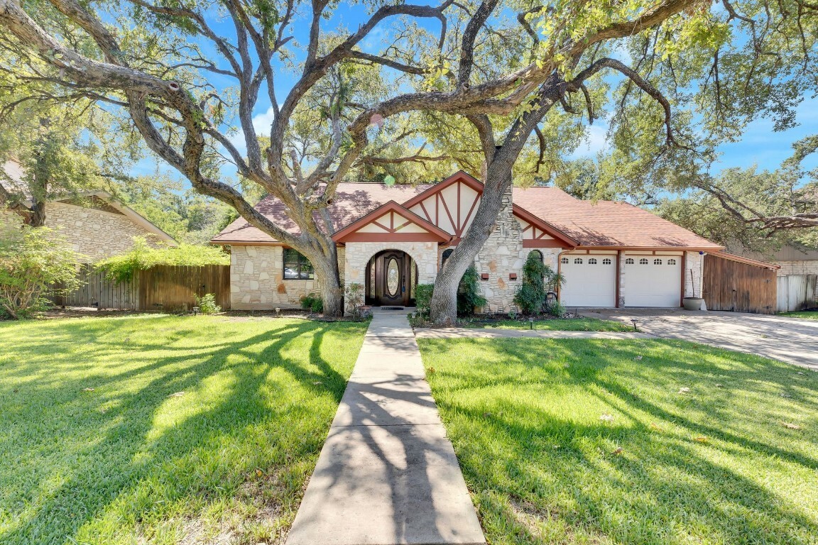 Property Photo: 1605 Saint Williams Loop TX 78681