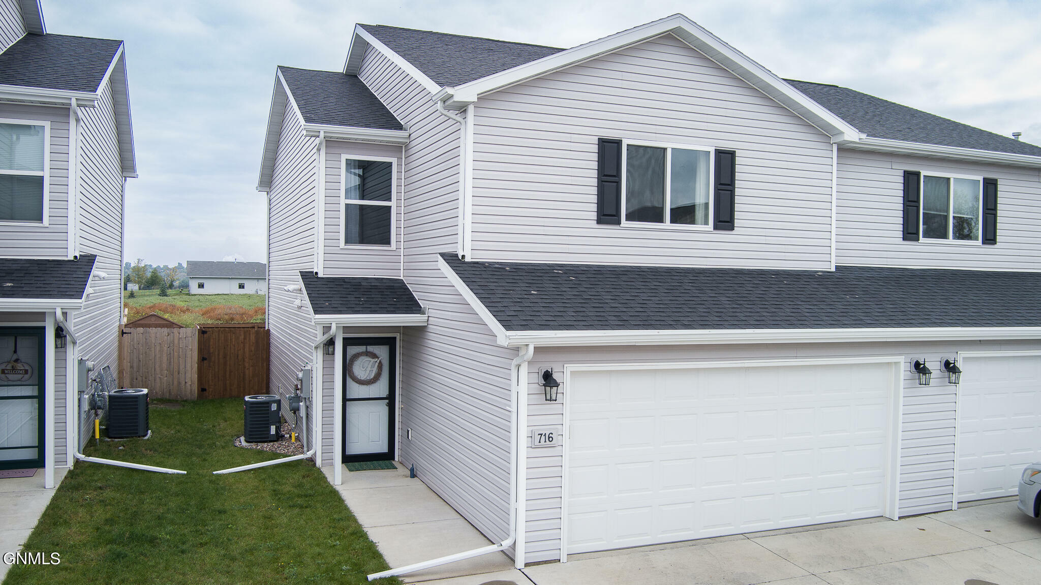 Property Photo: 716 Hillcrest Drive SE ND 58554