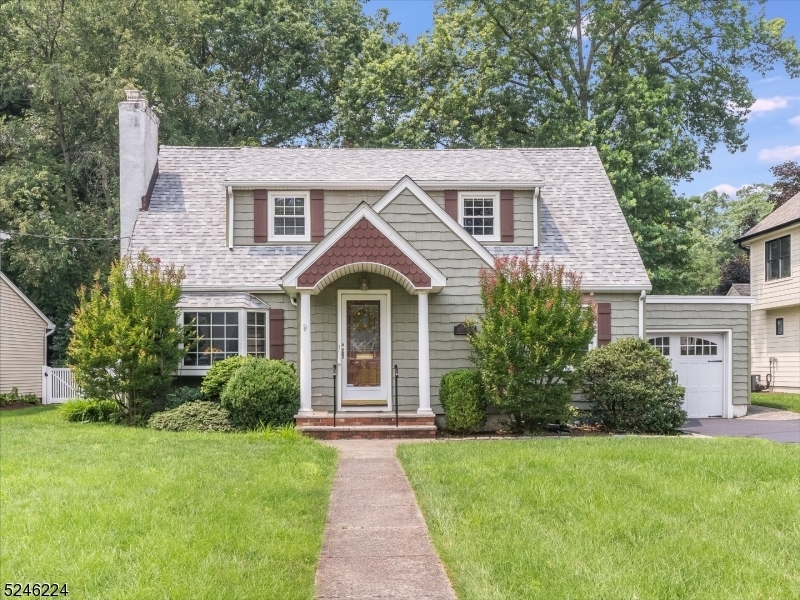 Property Photo: 38 Thornbury Ave NJ 07452