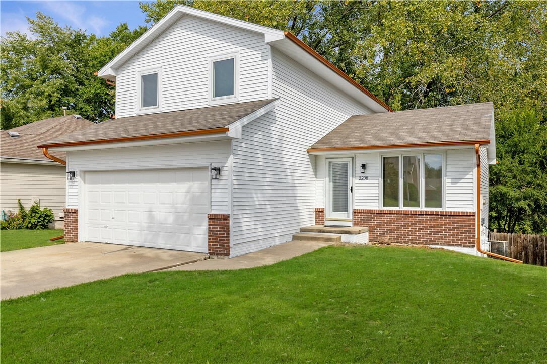 Property Photo: 2238 E Park Avenue IA 50320