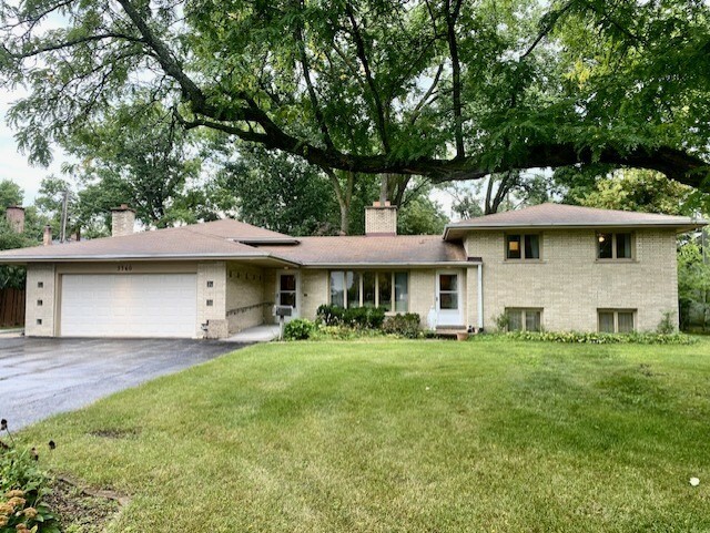 Property Photo: 3360 Thornwood Avenue IL 60026