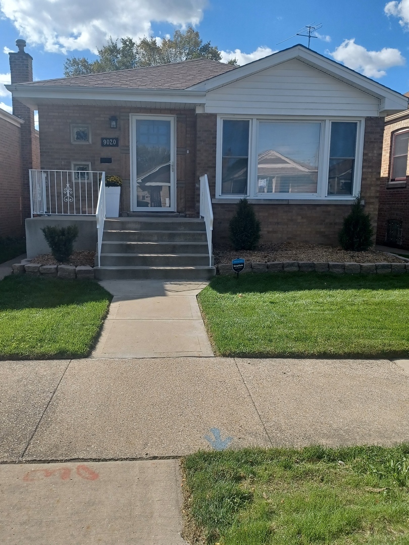 Property Photo: 9020 S East End Avenue IL 60617