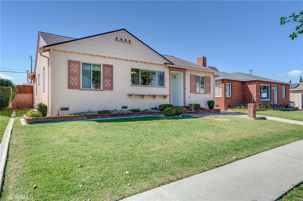 Property Photo:  4827 Deeboyar Avenue  CA 90712 