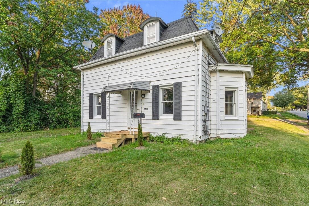 Property Photo:  2065 Stone Street  OH 44221 