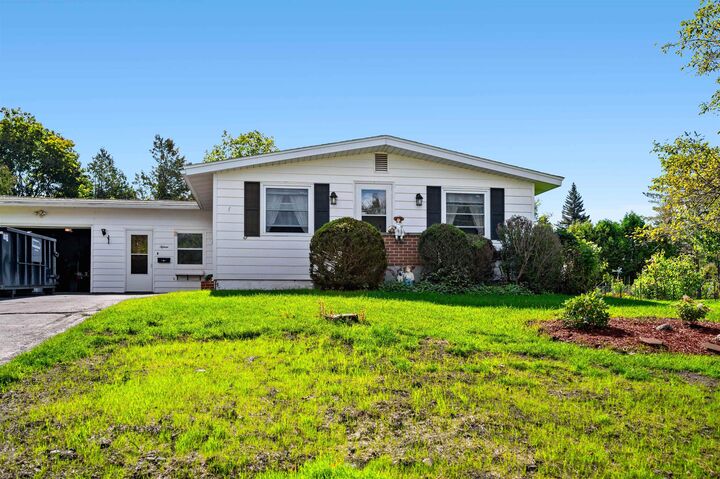 Property Photo:  15 Meadowcrest Lane  VT 05641 