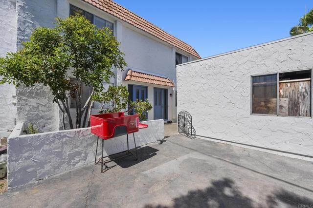 Property Photo:  1074-76 Balour Drive  CA 92024 