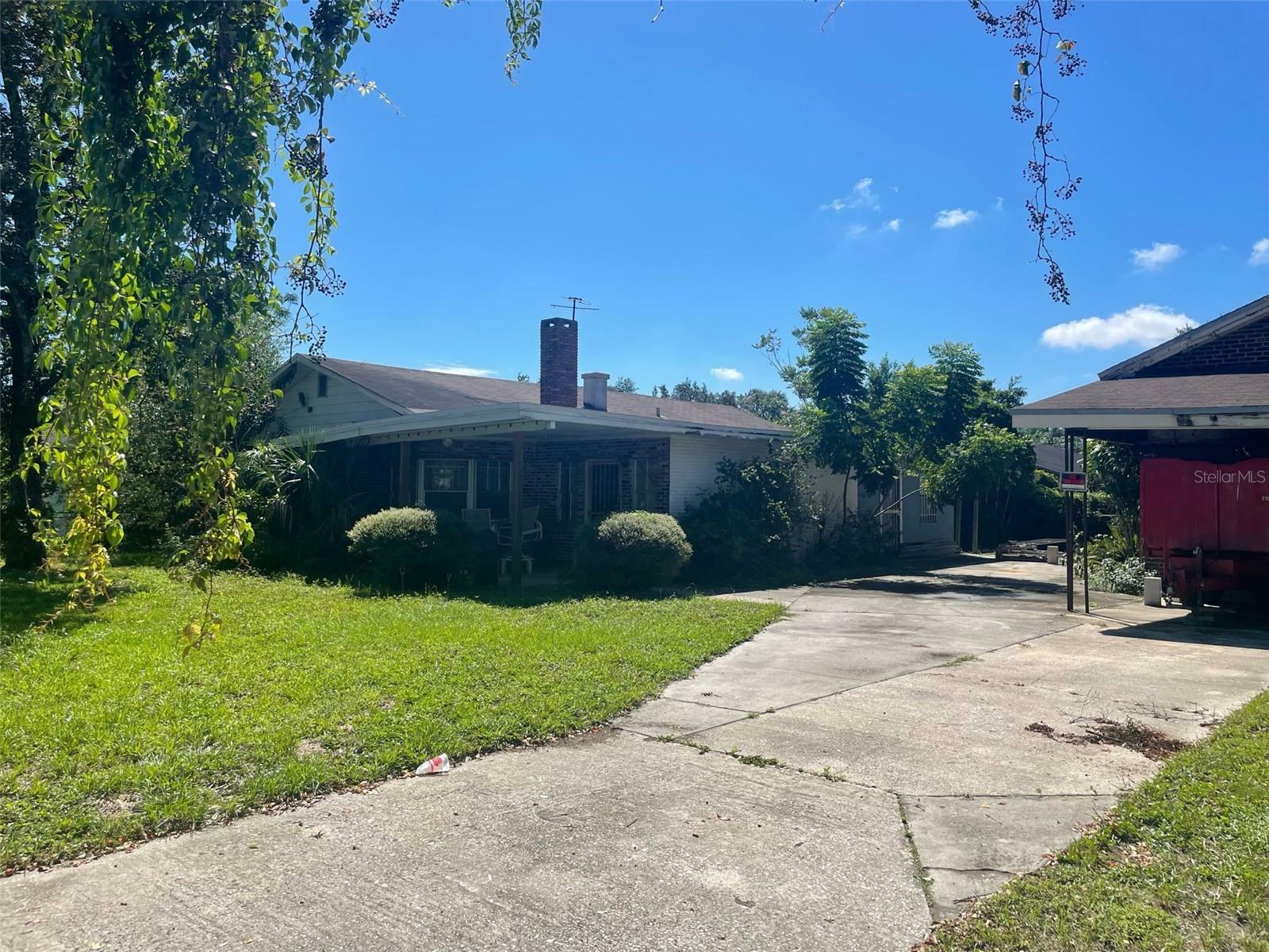 Property Photo:  3415 E Henry Avenue  FL 33610 