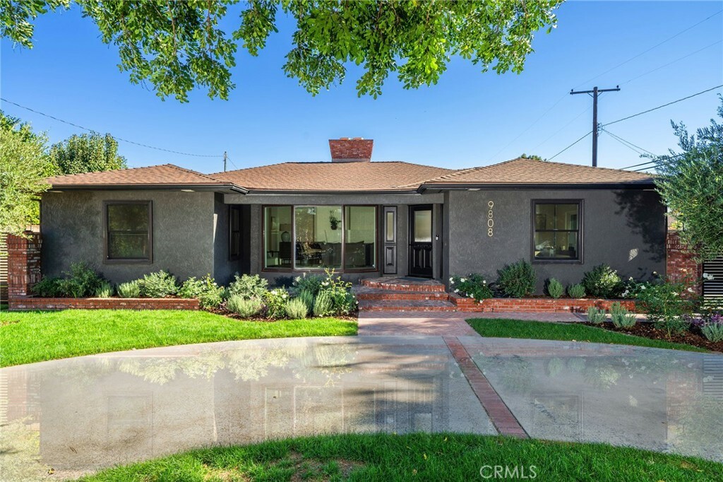 Property Photo:  9808 Downey Avenue  CA 90240 