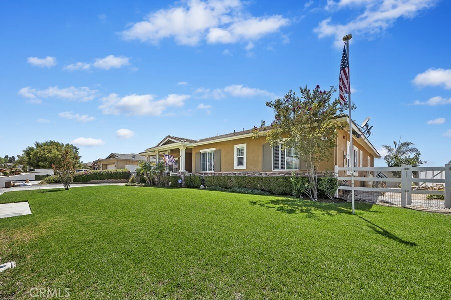 Property Photo:  2876 Walking Horse Ranch Drive  CA 92860 