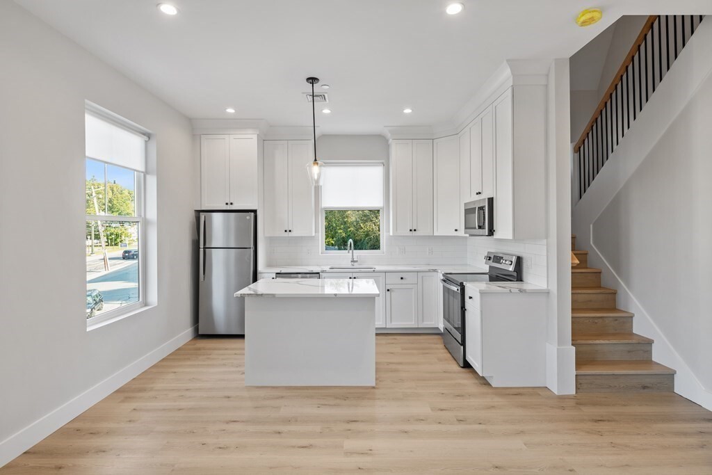 Property Photo: 186 Bedford St 200 MA 02420