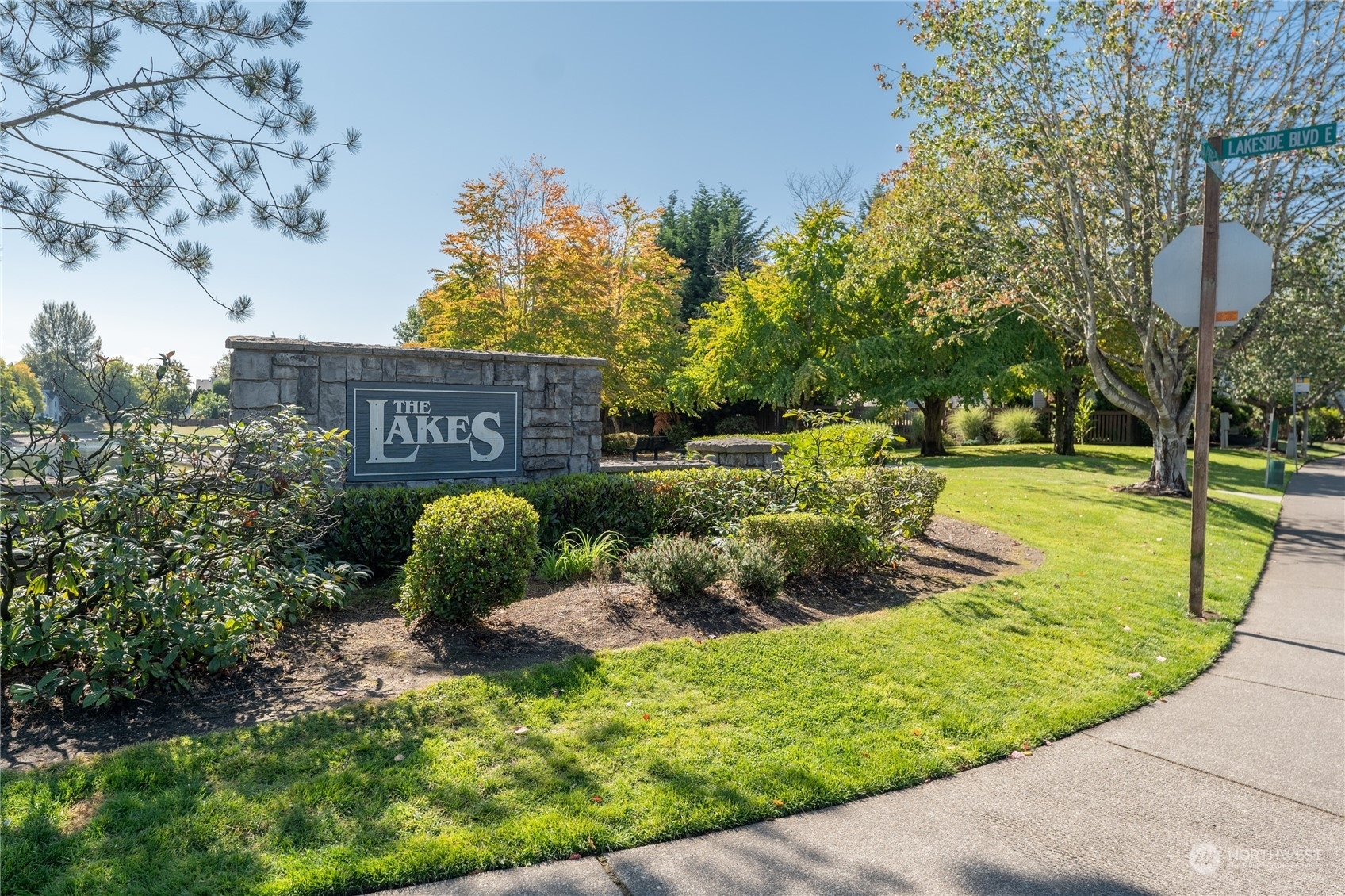 Property Photo: 5509 S 237th Place WA 98032
