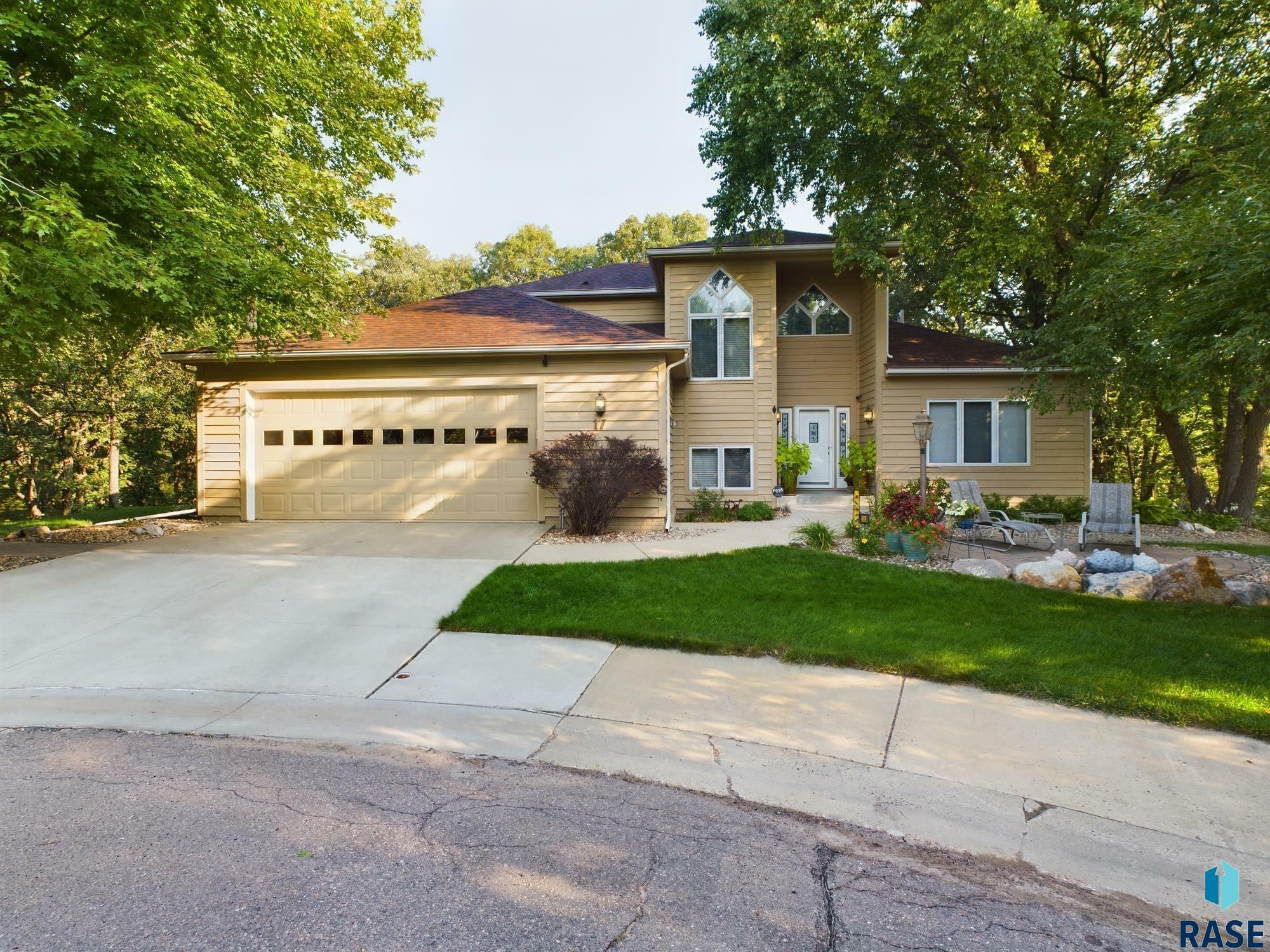 Property Photo: 17 E Big Sky Pl SD 57110
