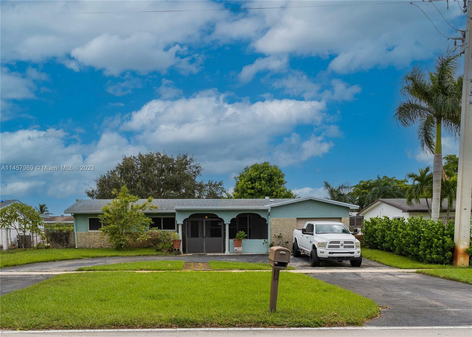 Property Photo: 9510 Johnson St FL 33024