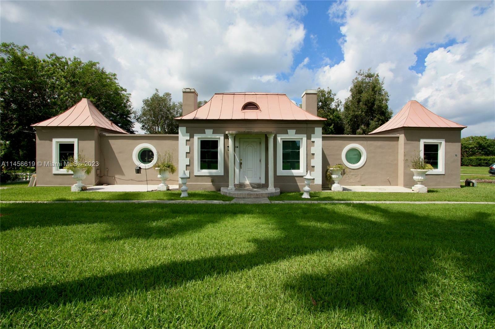 Property Photo: 5401 SW 64th Ave 16 FL 33314