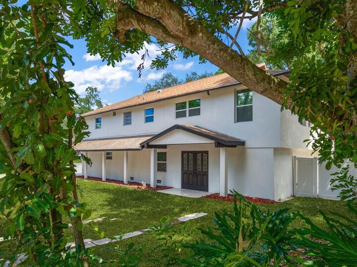 Property Photo:  301 National Orange Avenue  FL 34677 