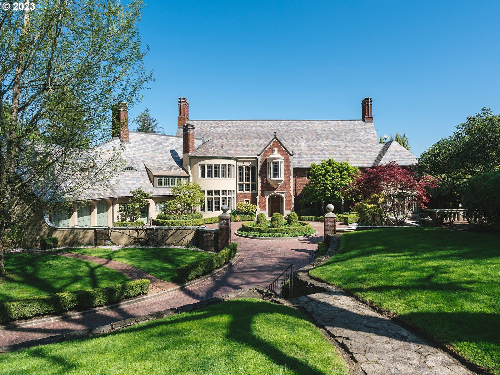 Property Photo:  2424 SW Montgomery Dr  OR 97201 