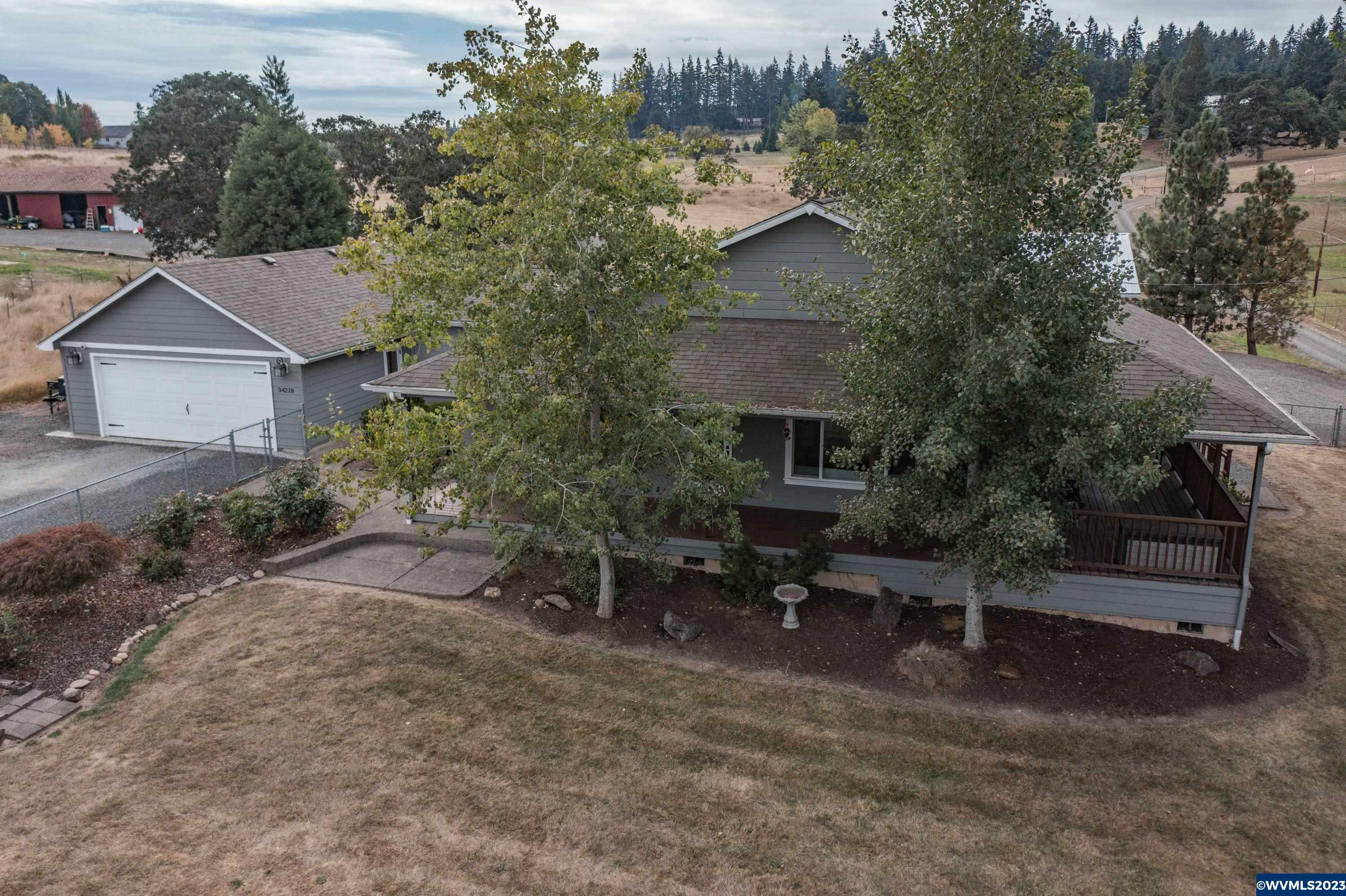 Property Photo: 34218 Parkwoods Dr NE OR 97322