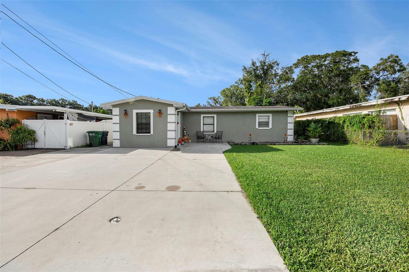 Property Photo: 2106 W Burke Street FL 33604