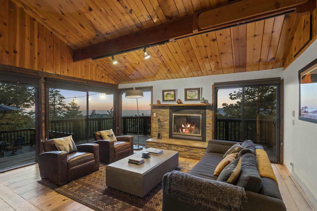 Property Photo: 53025 Woodpecker Way CA 92549
