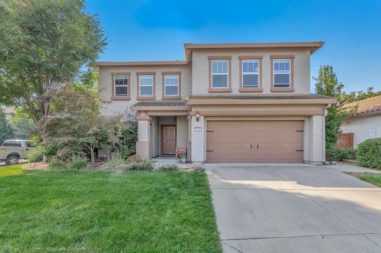 Property Photo: 2101 Knapton Way CA 95747