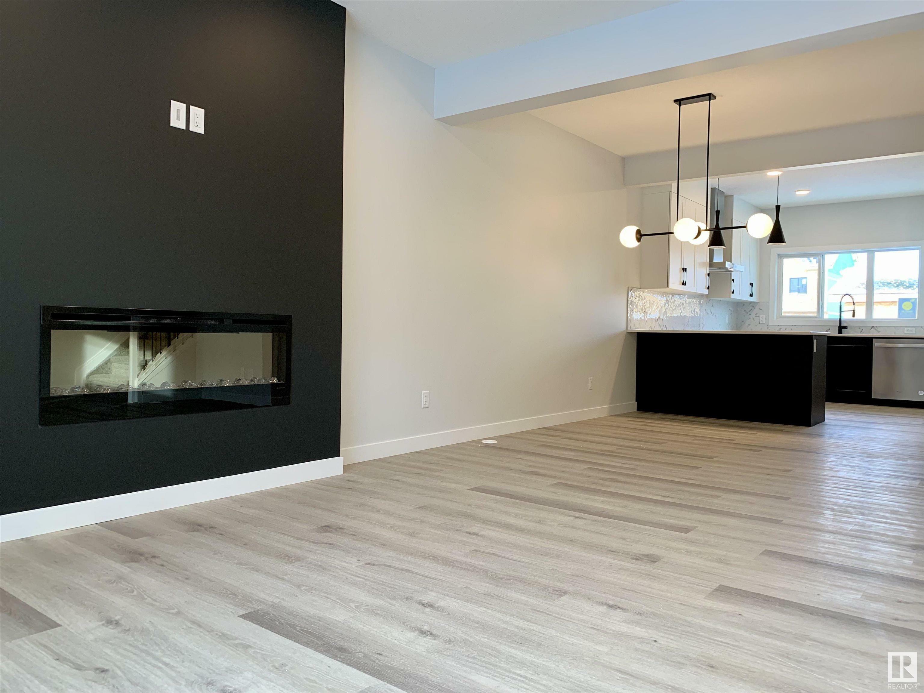 Property Photo:  7726 Yorke Mews NW  AB T5G 2S5 