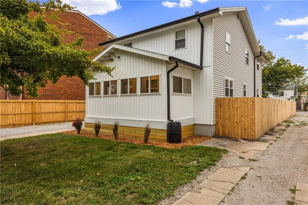 Property Photo:  1513 2nd Street   61920 