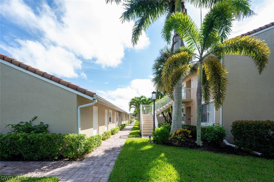 Property Photo: 2386 Magnolia Avenue 7816 FL 34112