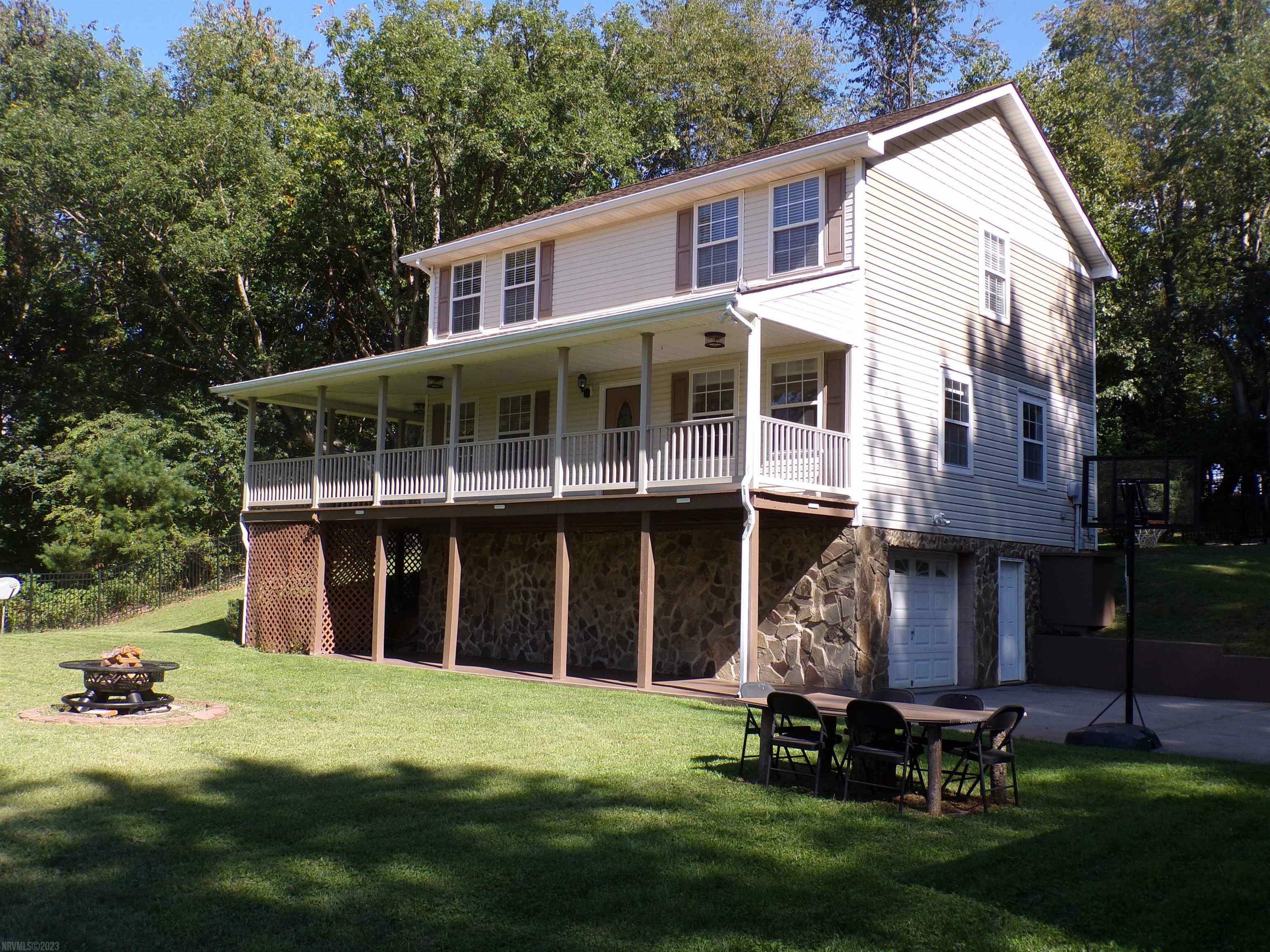 Property Photo:  605 Ingles Street  VA 24141 