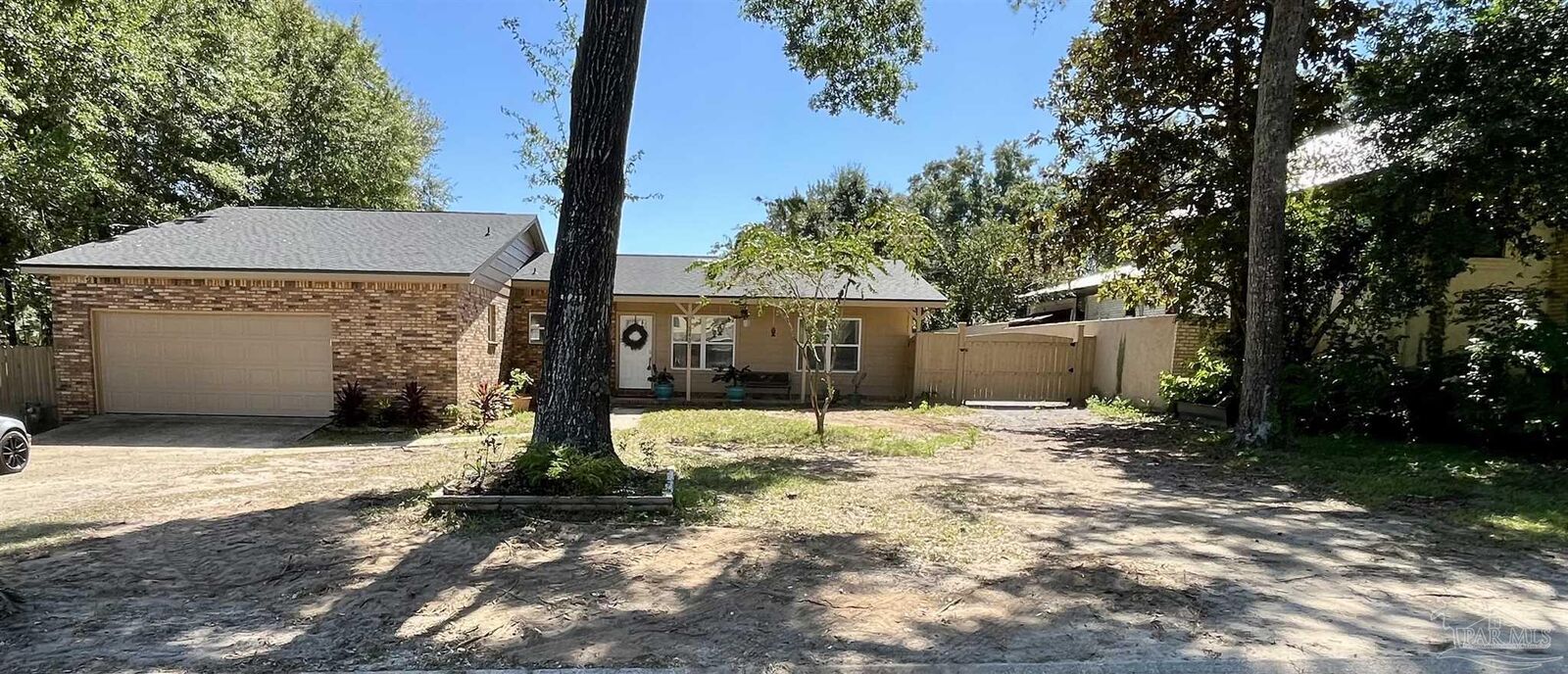 Property Photo: 3431 Edinborough Ct FL 32514