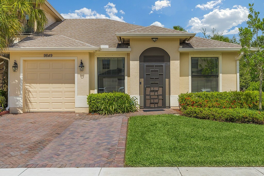 Property Photo:  9849 E Villa Circle  FL 32966 