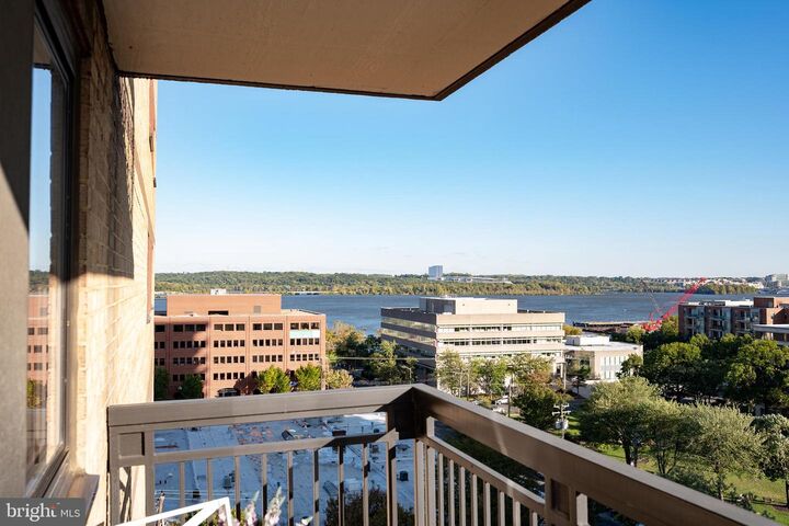 801 N Pitt Street 1008  Alexandria VA 22314 photo