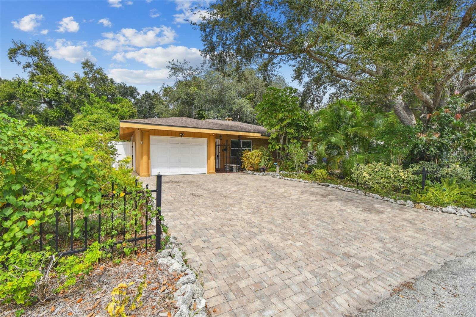 Property Photo: 3228 1st Avenue W FL 34205