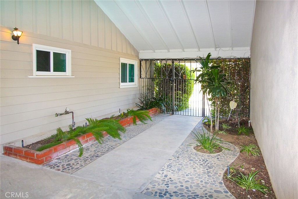 Property Photo:  19756 Collier Street  CA 91364 