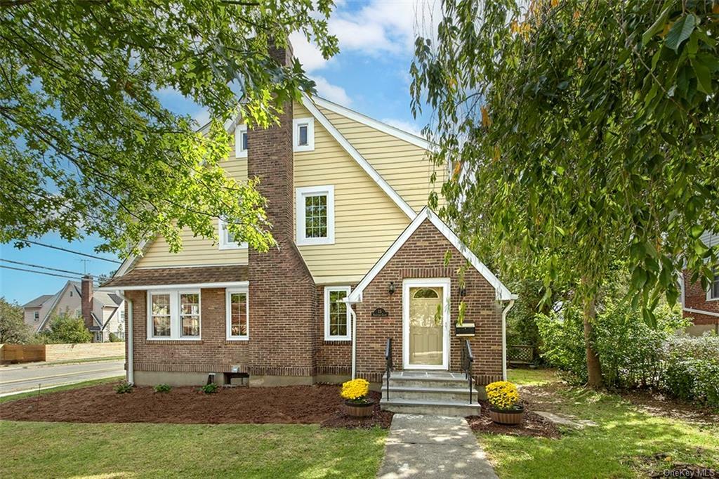 Property Photo:  15 Parkview Court  NY 10603 