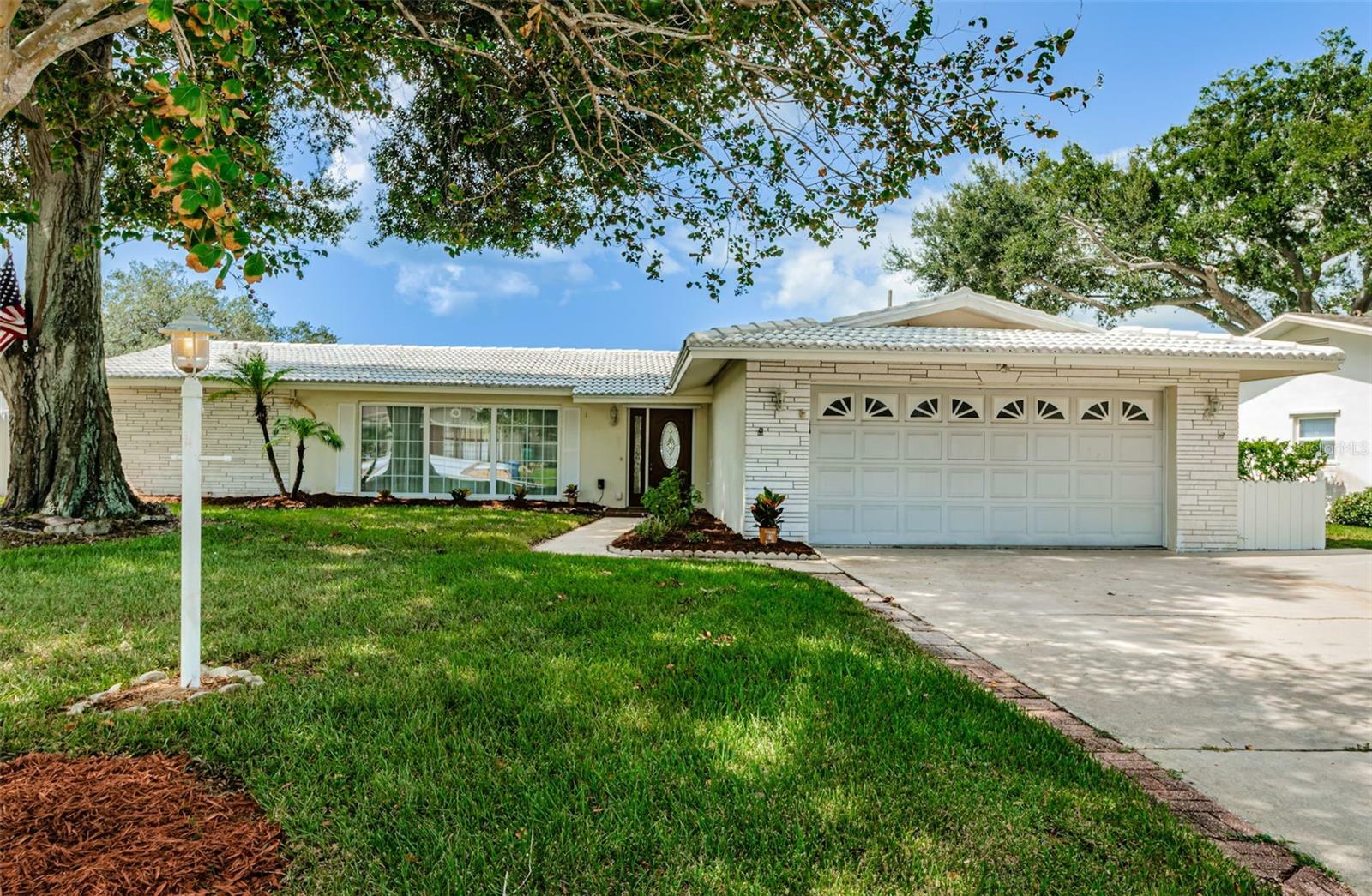 Property Photo: 10352 137th Lane FL 33774