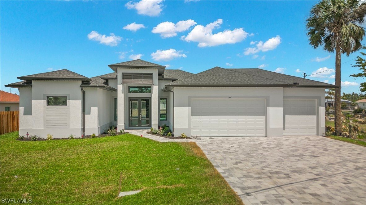 Property Photo:  137 SE 28th Terrace  FL 33904 