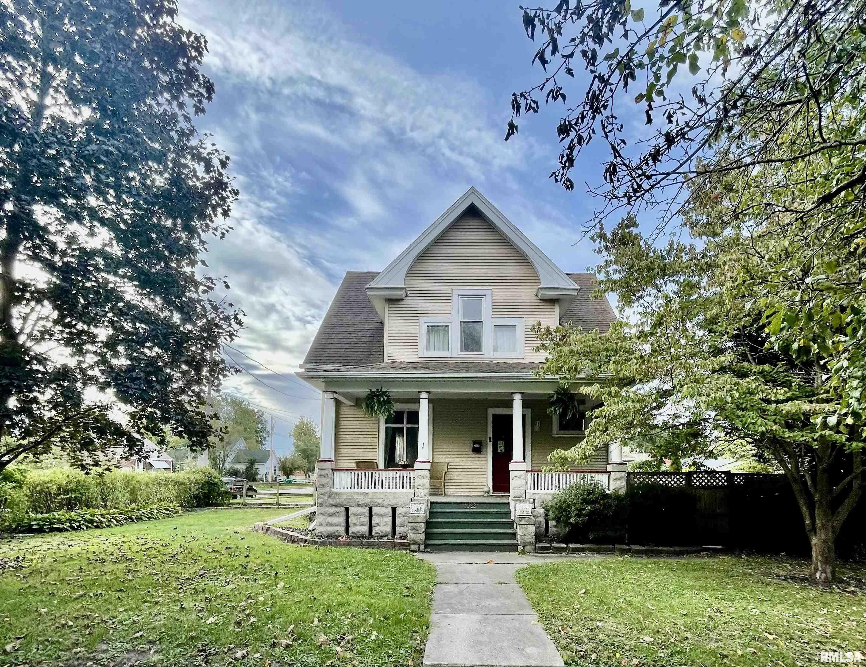 Property Photo:  1082 E Brooks Street  IL 61401 
