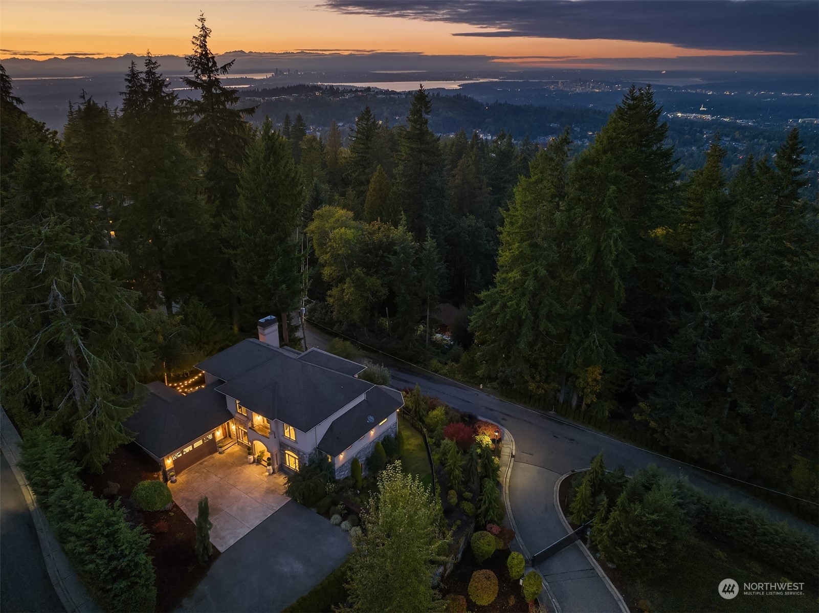 Property Photo: 17473 SE Cougar Mountain Drive WA 98006