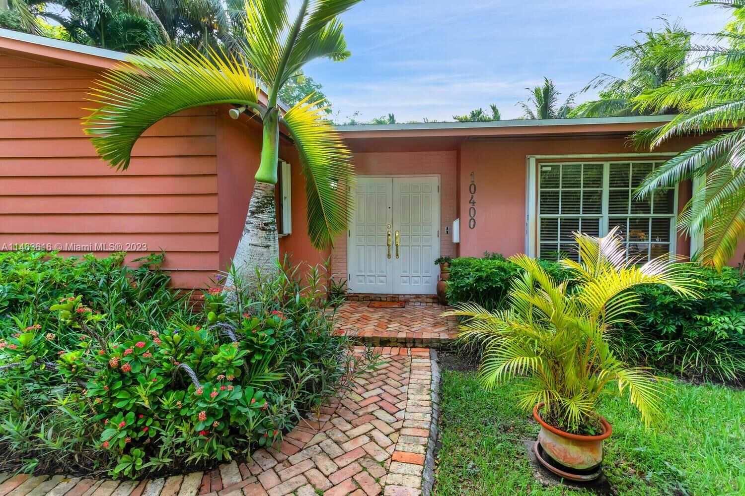 Property Photo:  10400 SW 82 Ave  FL 33156 