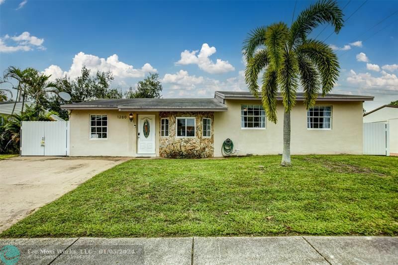 Property Photo:  1280 SW 47th Ave  FL 33317 