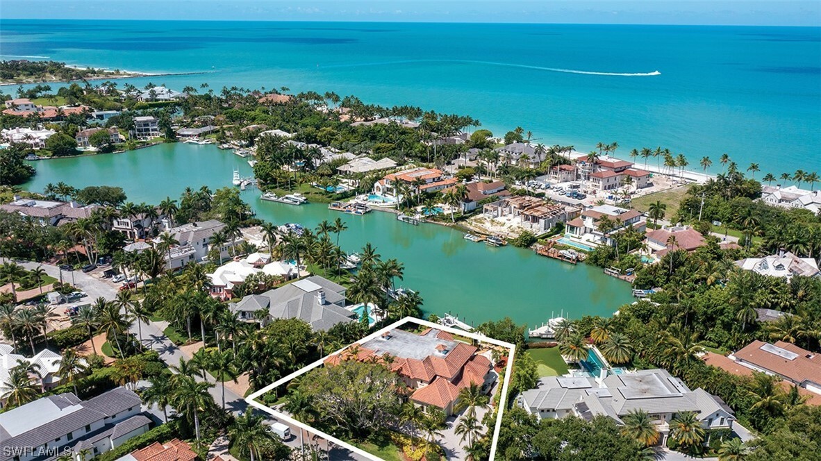 Property Photo: 4120 Cutlass Lane FL 34102