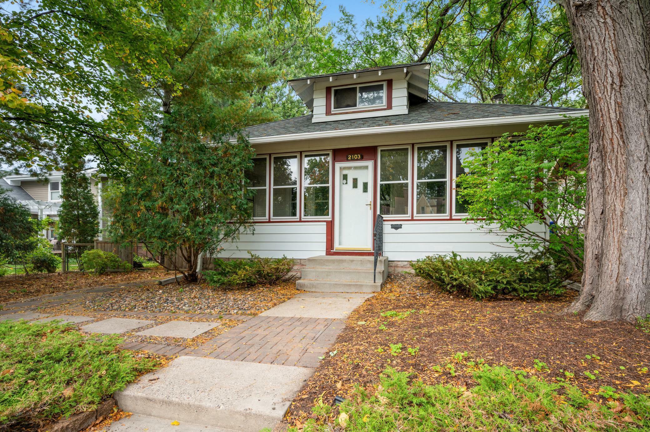 Property Photo:  2103 Juliet Avenue  MN 55105 